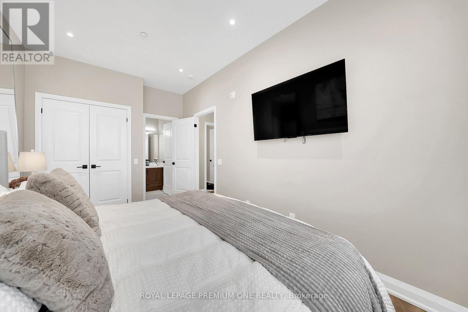 Apartment at 805 - 5917 MAIN STREET, Whitchurch-Stouffville
