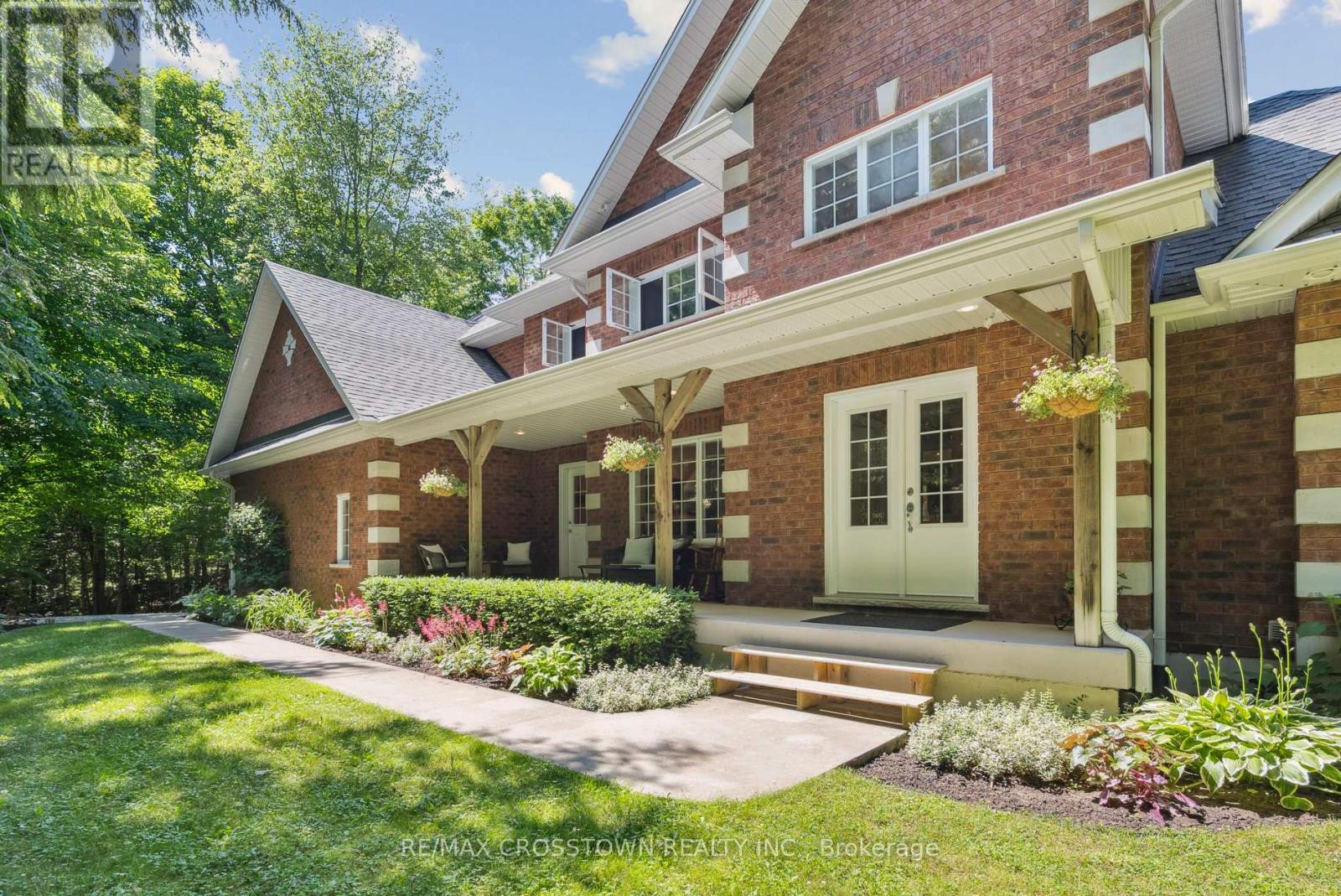 Detached at 19 GILLESPIE TRAIL S, Essa