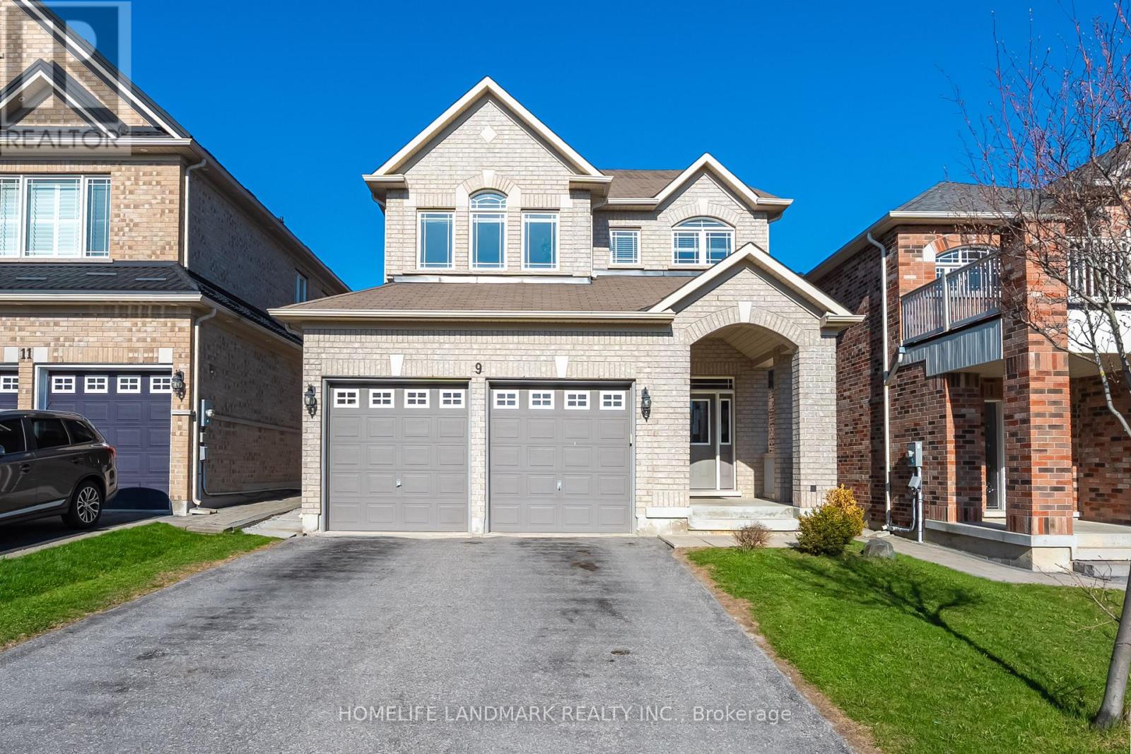 Detached at 9 OLD FIELD CRESCENT, East Gwillimbury