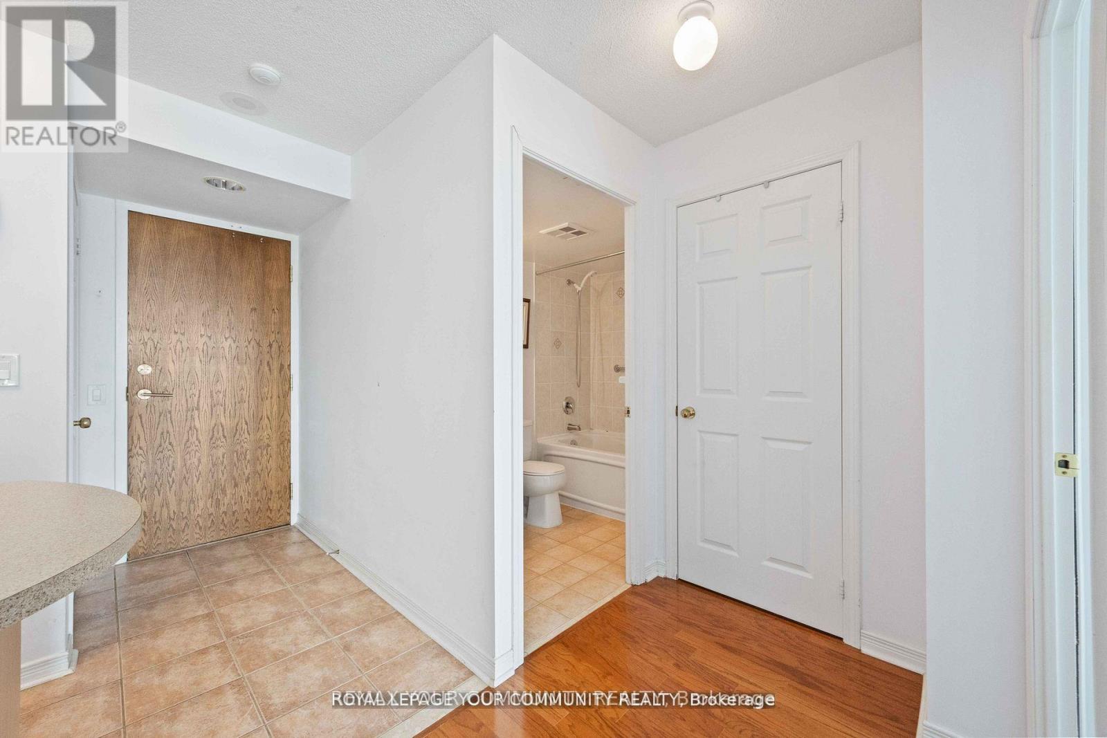 Apartment at 909 - 23 ONEIDA CRESCENT, Richmond Hill