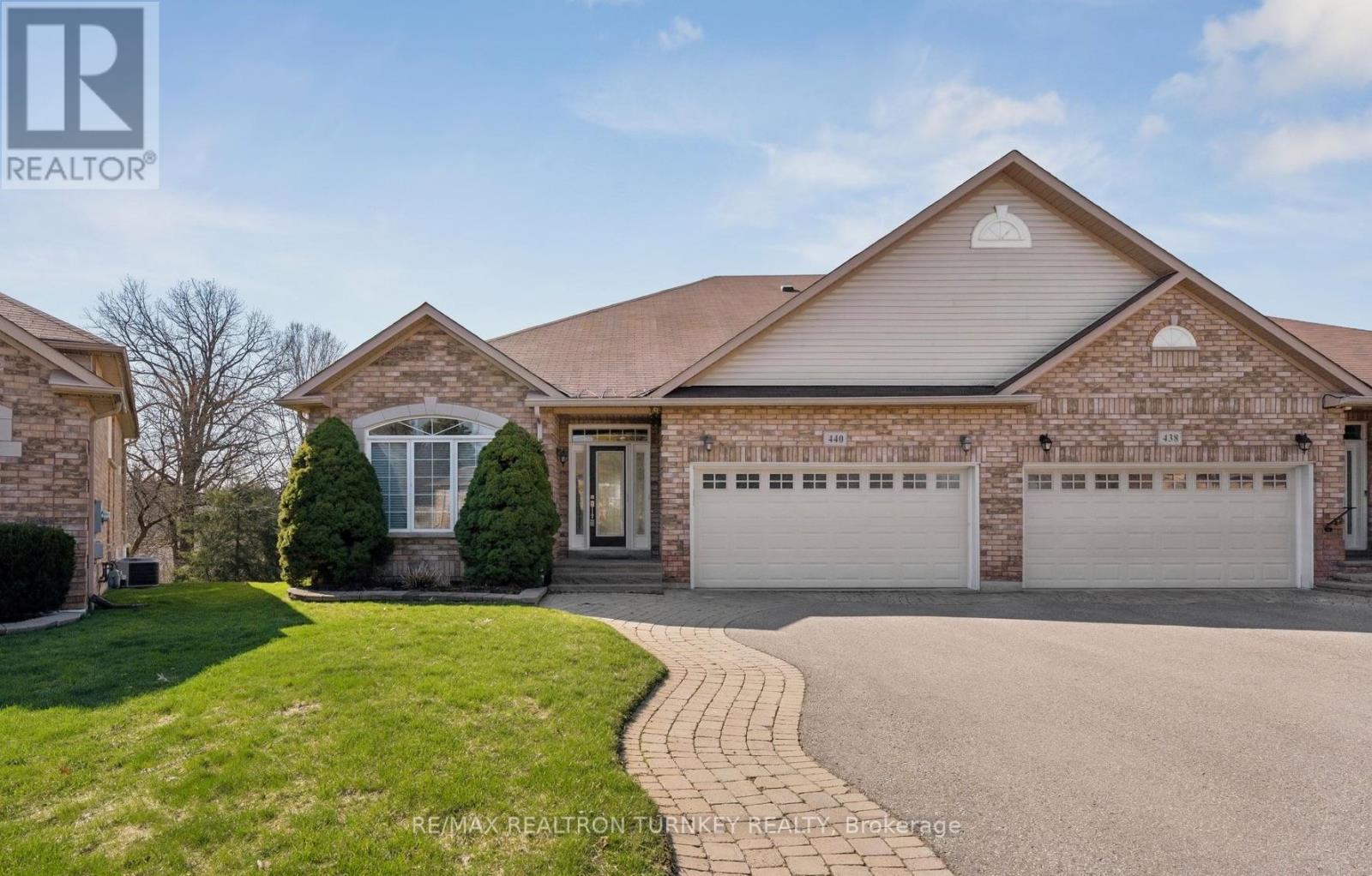 Apartment at 440 MORLEY COOK CRESCENT, Newmarket (Stonehaven-Wyndham)