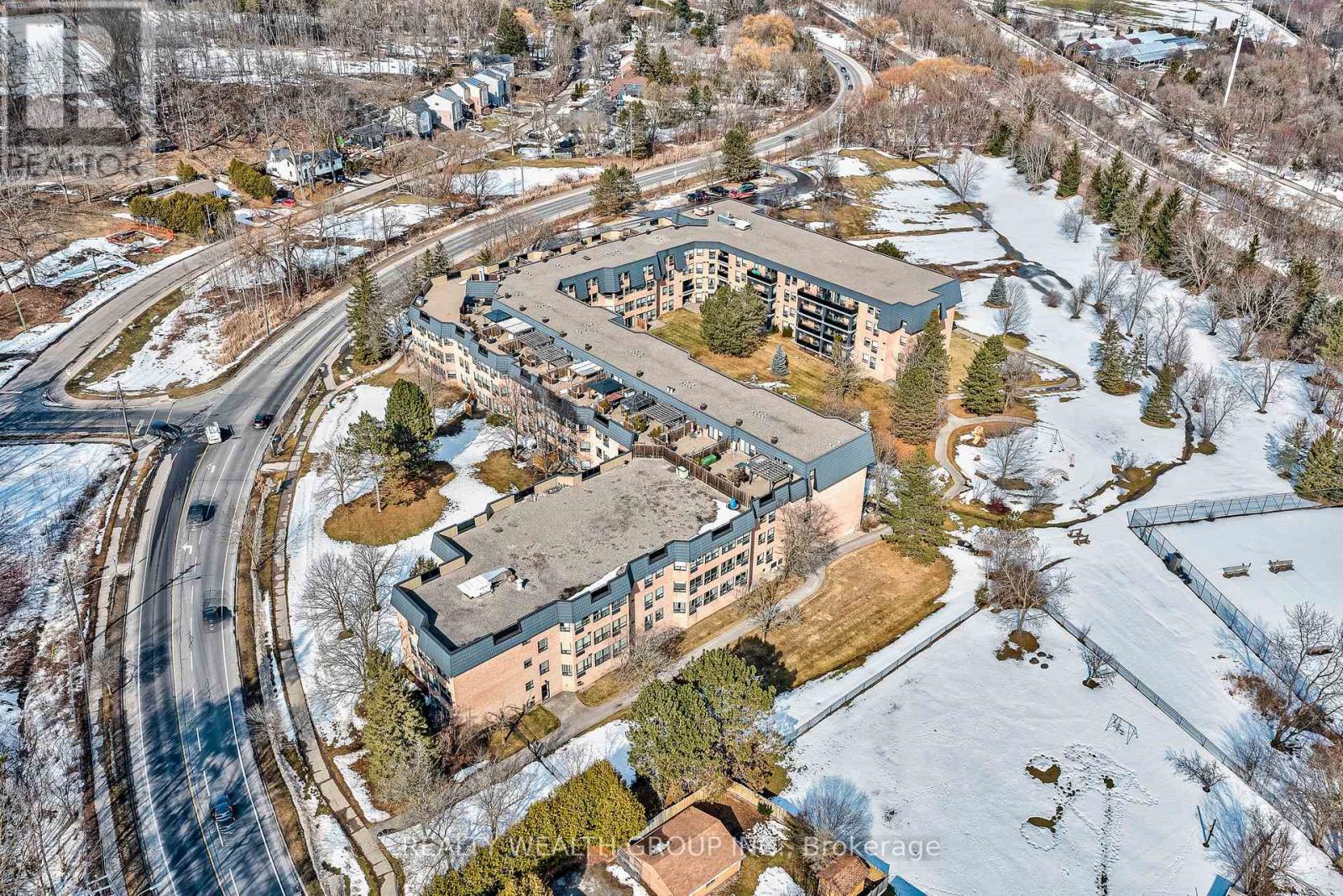 Apartment at 221 - 155 MAIN STREET N, Newmarket (Bristol-London)
