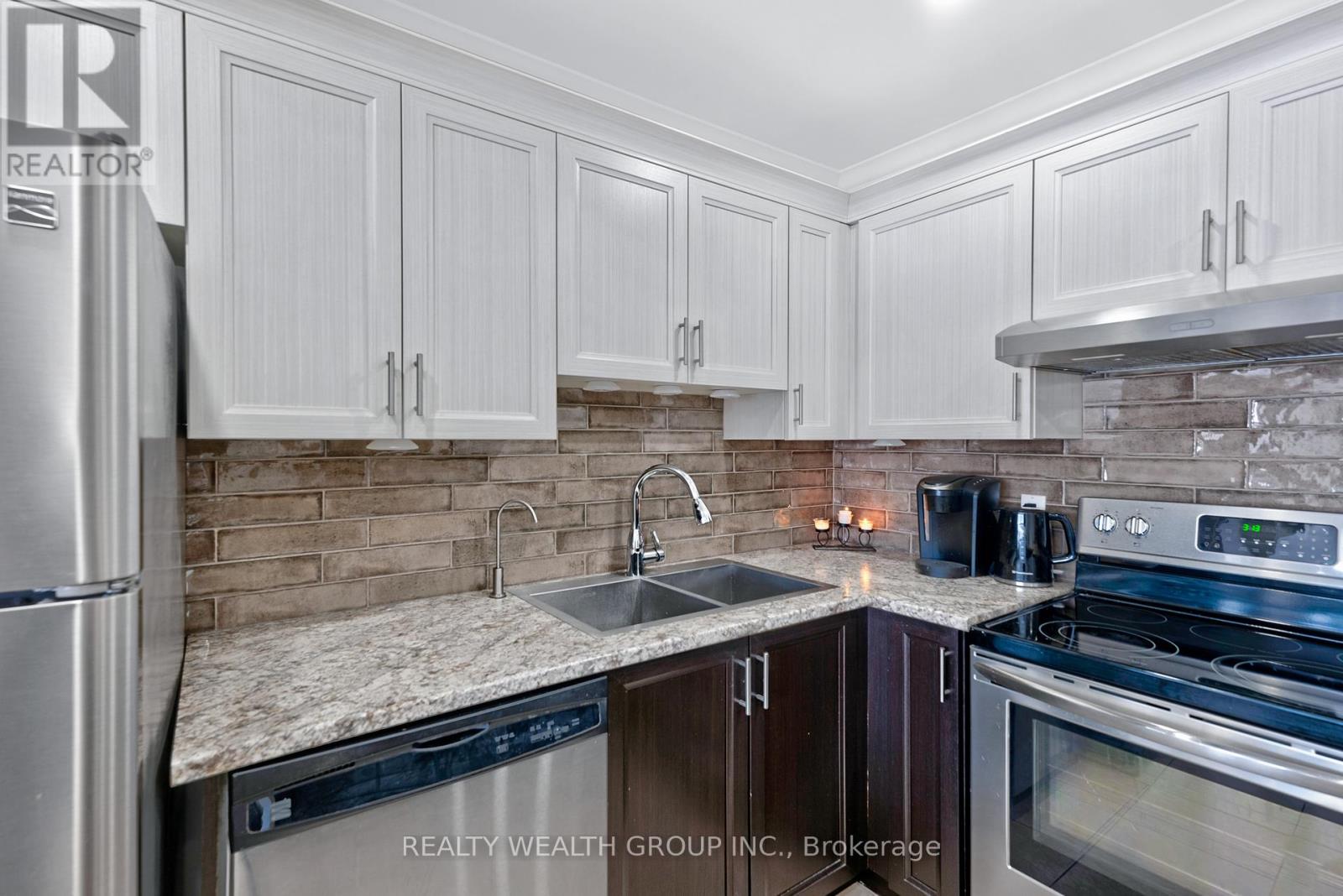 Apartment at 221 - 155 MAIN STREET N, Newmarket