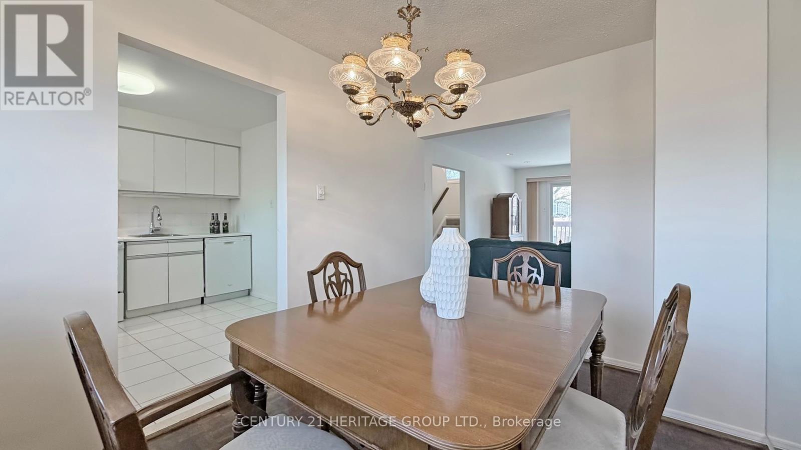 Townhouse at 14 DUNKELD WAY, Markham