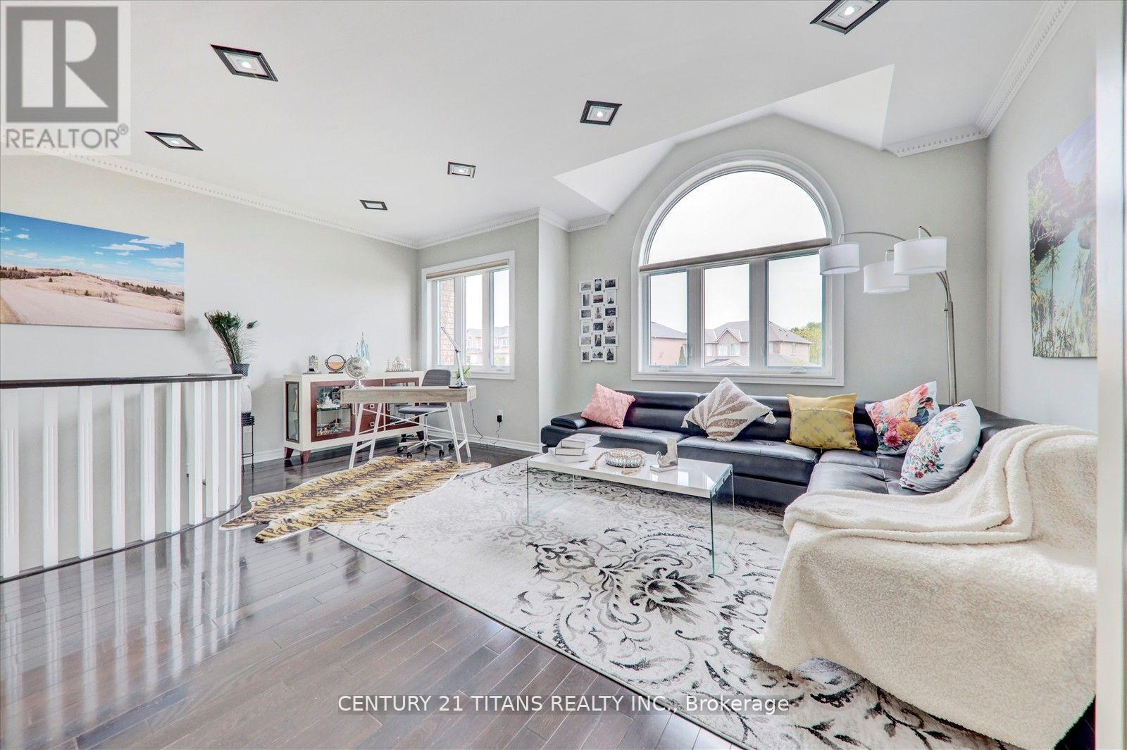 Detached at 577 ROYALPARK WAY, Vaughan