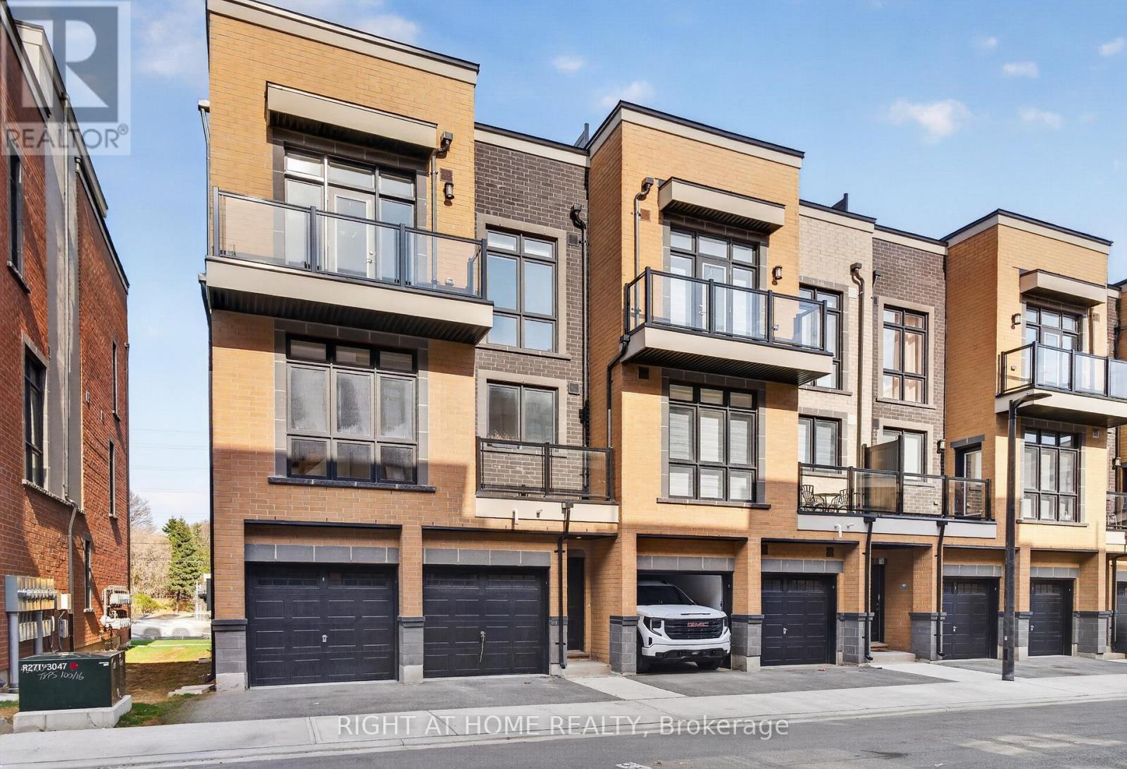 Townhouse at 1 - 12860 YONGE STREET, Richmond Hill (Oak Ridges)