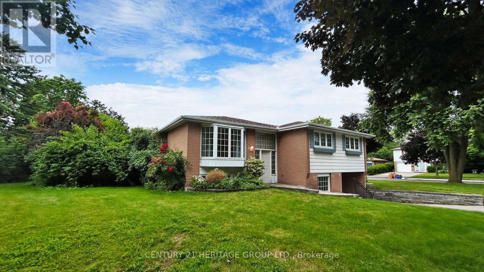Detached at 1 DUNSINANE DRIVE, Markham (Royal Orchard)