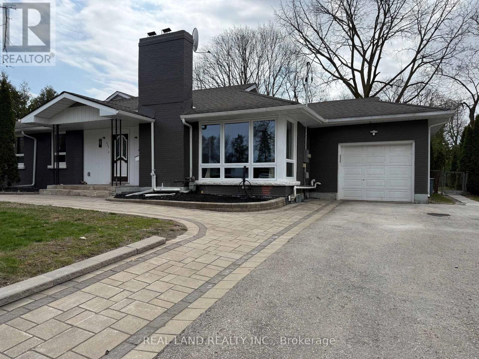 Detached at 1 (FRONT) - 220 MILLARD AVENUE, Newmarket (Central Newmarket)