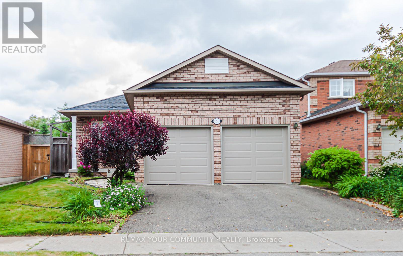 Detached at 3 PADDLE GATE, Richmond Hill (Oak Ridges Lake Wilcox)