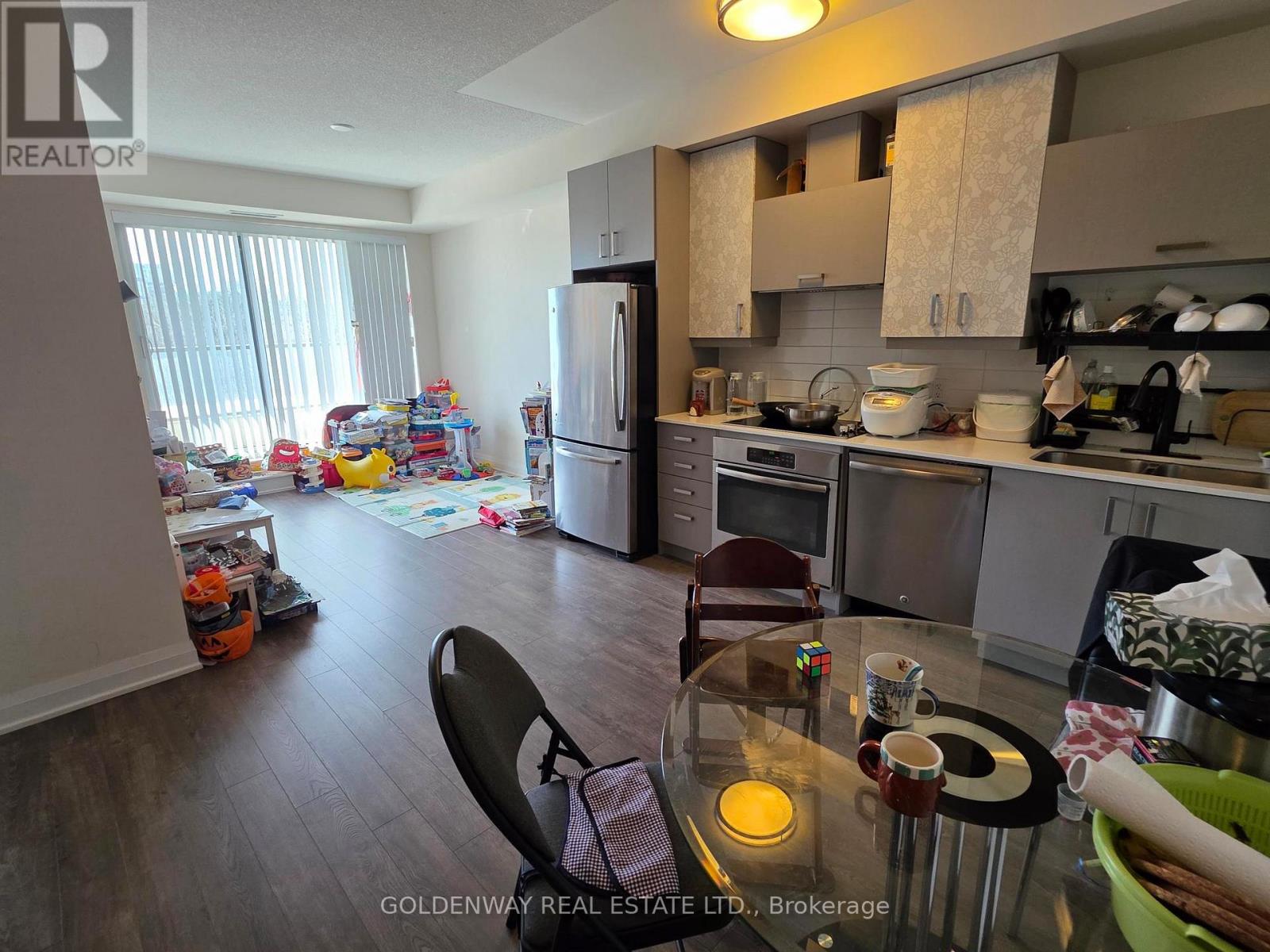 Apartment at 325 - 18 UPTOWN DRIVE, Markham (Unionville)