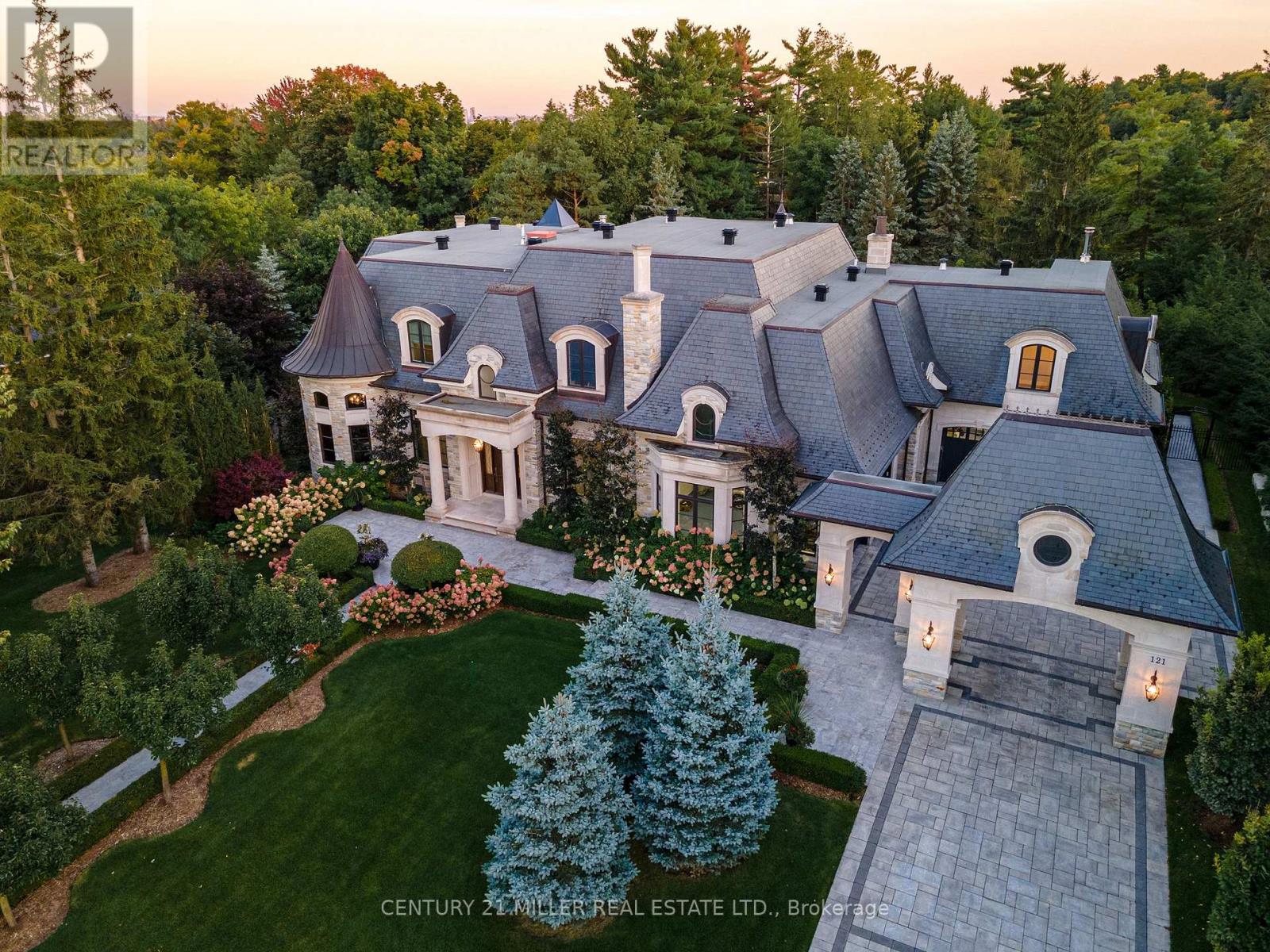 Detached at 121 REBECCA COURT, Vaughan