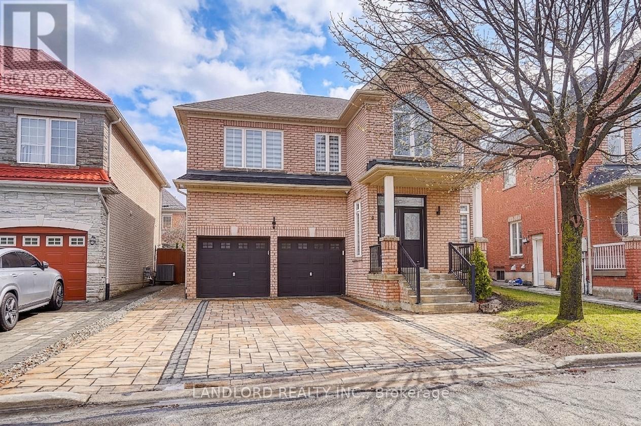 Detached at LOWER - 8 WOOD DALE ROAD, Vaughan (Concord)