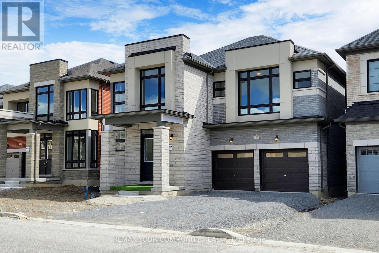 Detached at 105 HALLDORSON AVENUE, Aurora