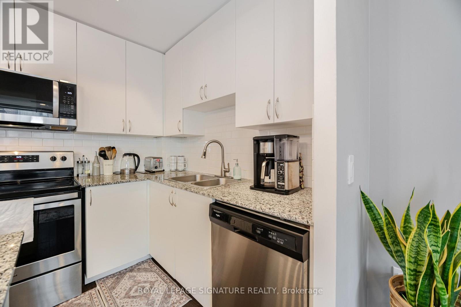 Townhouse at D-603 - 5289 HIGHWAY 7, Vaughan