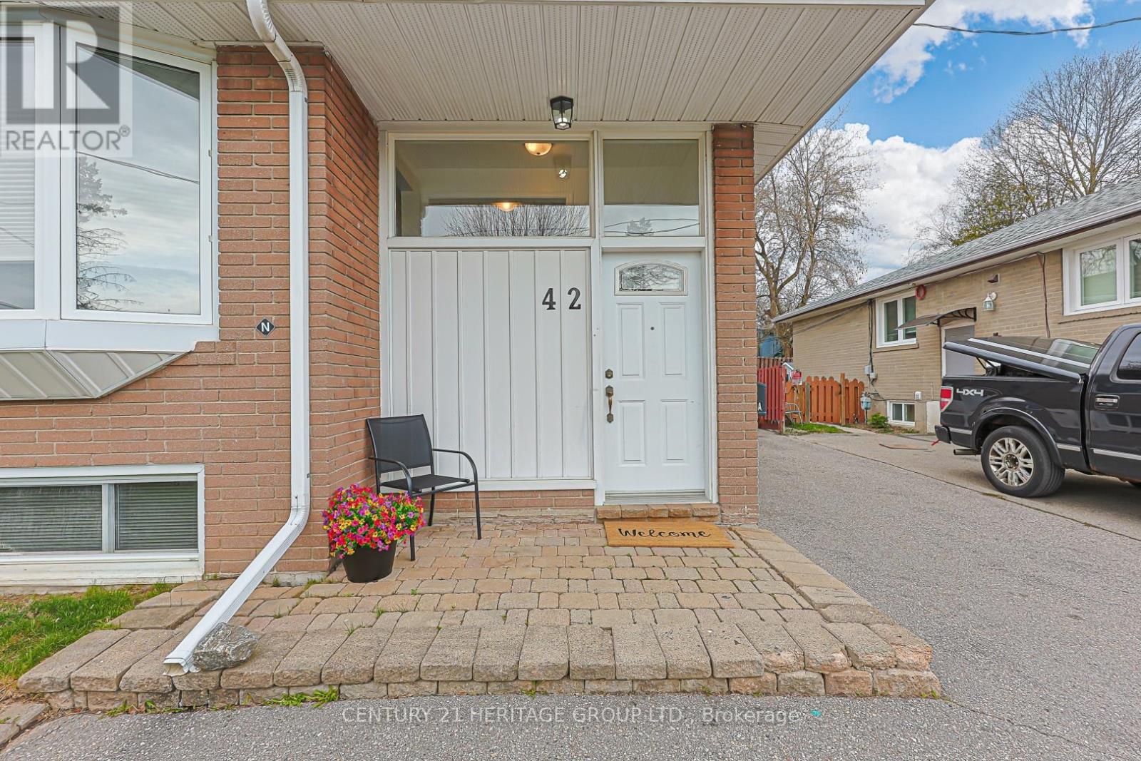 Semi-Detached/Link at 42 LINDSAY AVENUE, Newmarket (Bristol-London)