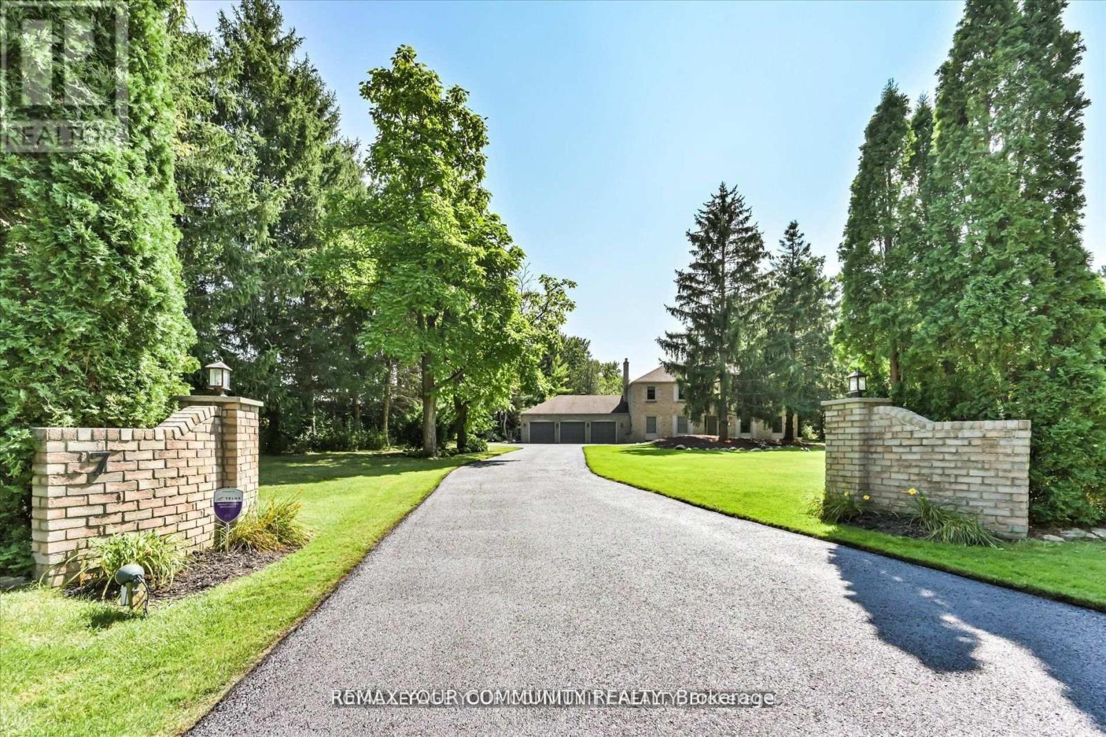Detached at 7 SKYVIEW LANE, Aurora (Aurora Estates)