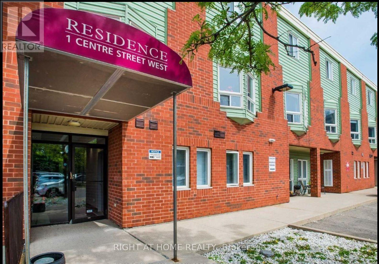 Apartment at UNIT 210 1 CENTRE STREET W, Richmond Hill (Mill Pond)