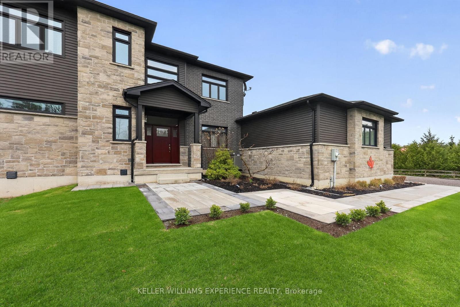 Detached at 7801 5TH LINE, Essa