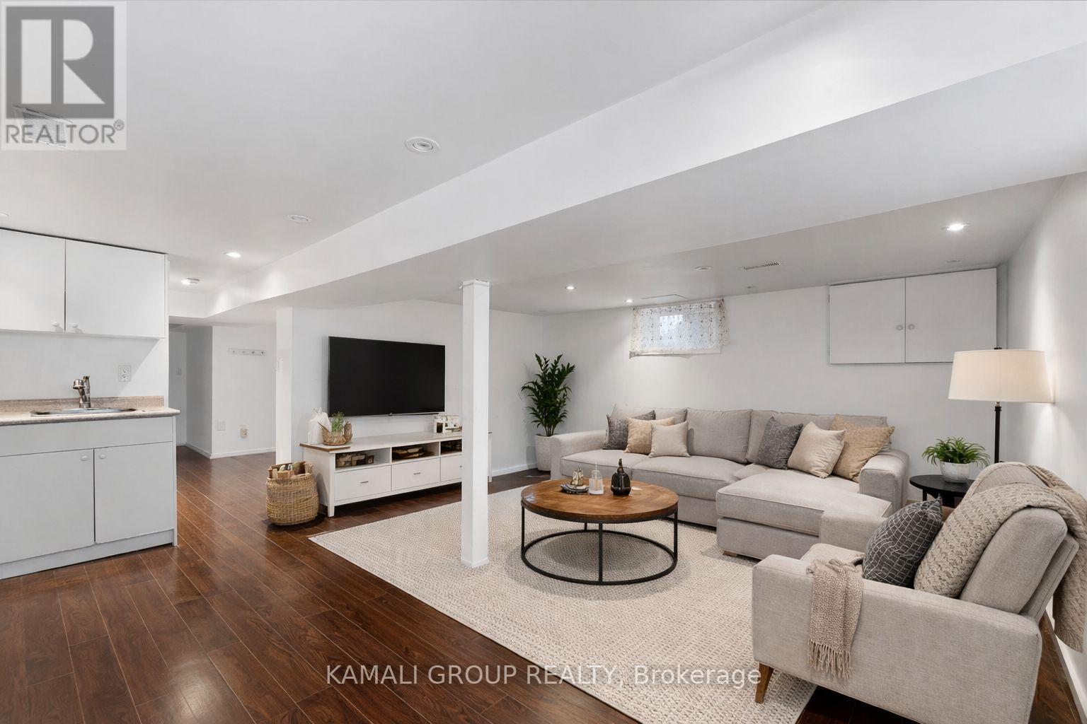 Semi-Detached/Link at BSMT - 100 SHELDON AVENUE, Newmarket (Bristol-London)