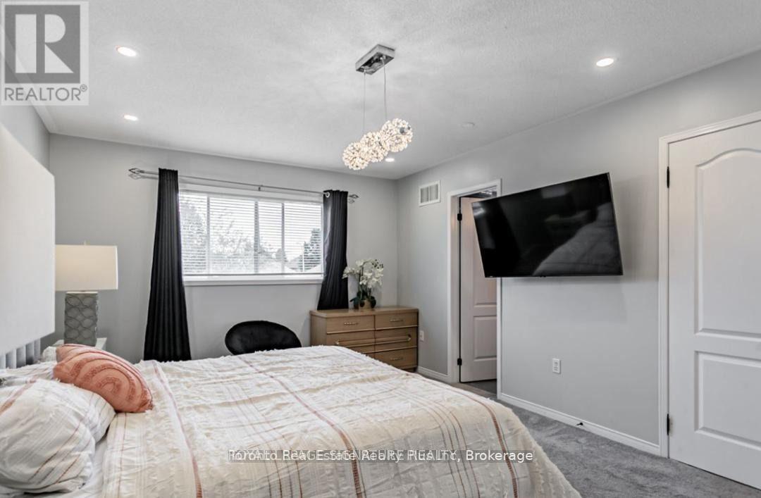 Detached at 18 PRESTON AVENUE, New Tecumseth