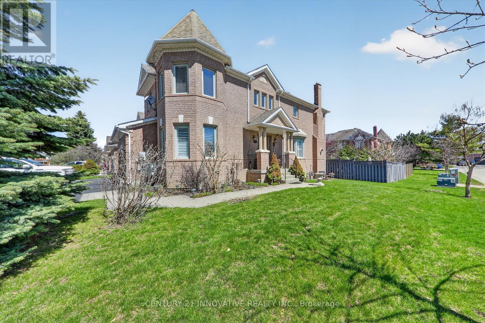 Townhouse at 255 DENISE CIRCLE, Newmarket (Summerhill Estates)