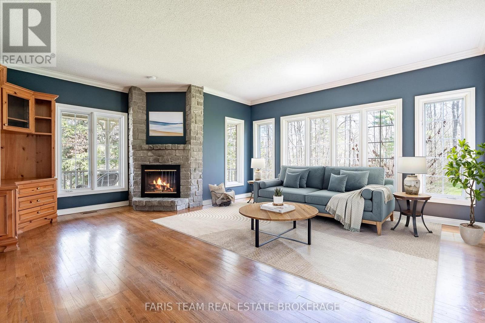 Detached at 25 AVERILL COURT, Bradford West Gwillimbury