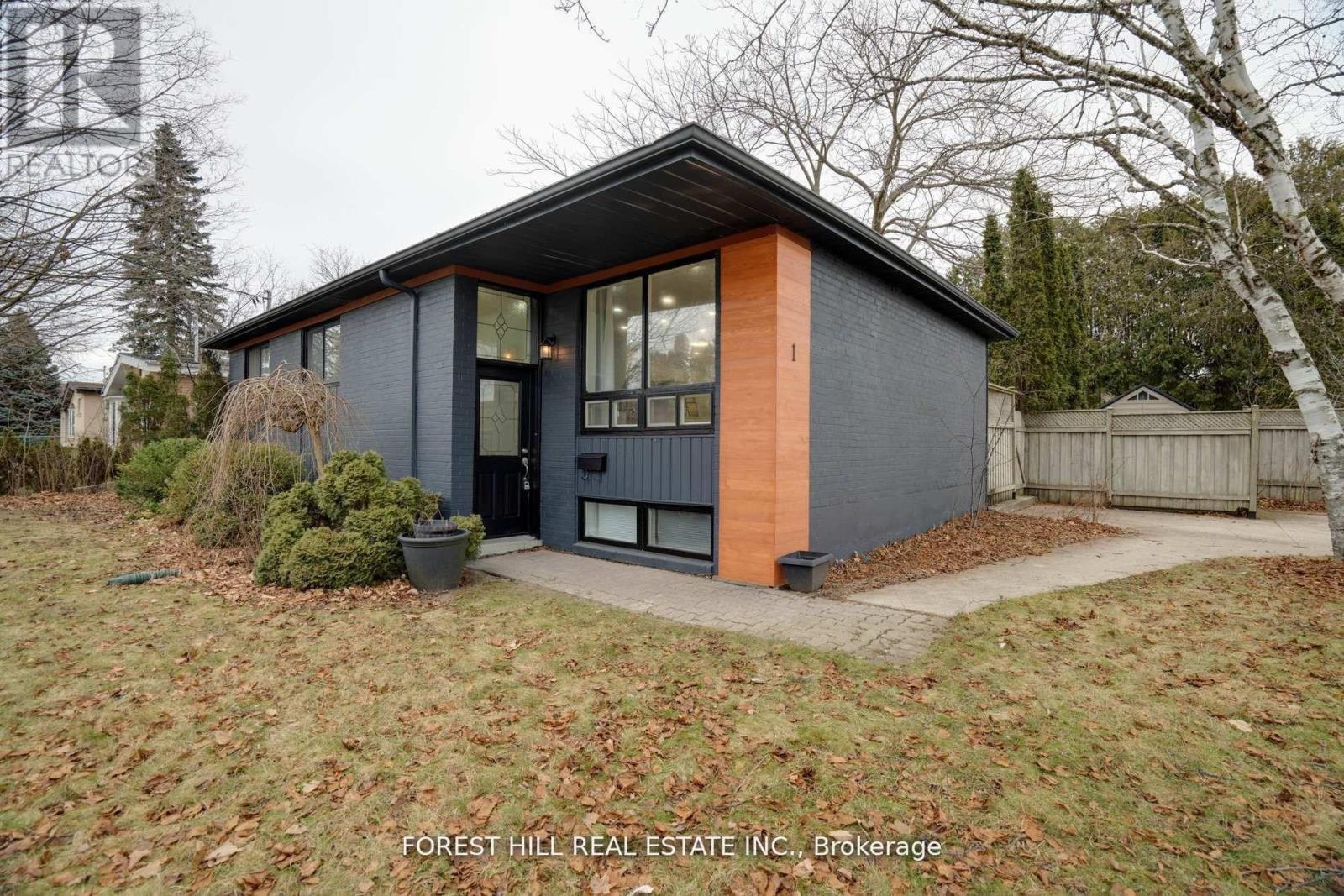 Detached at 1 WILLIS DRIVE, Aurora (Aurora Highlands)