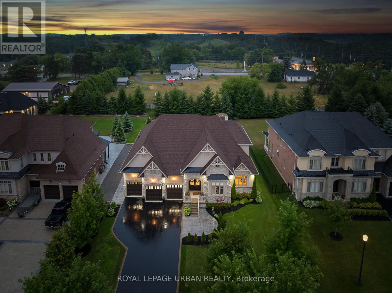 Detached at 15 COUNTRY CLUB CRESCENT, Uxbridge