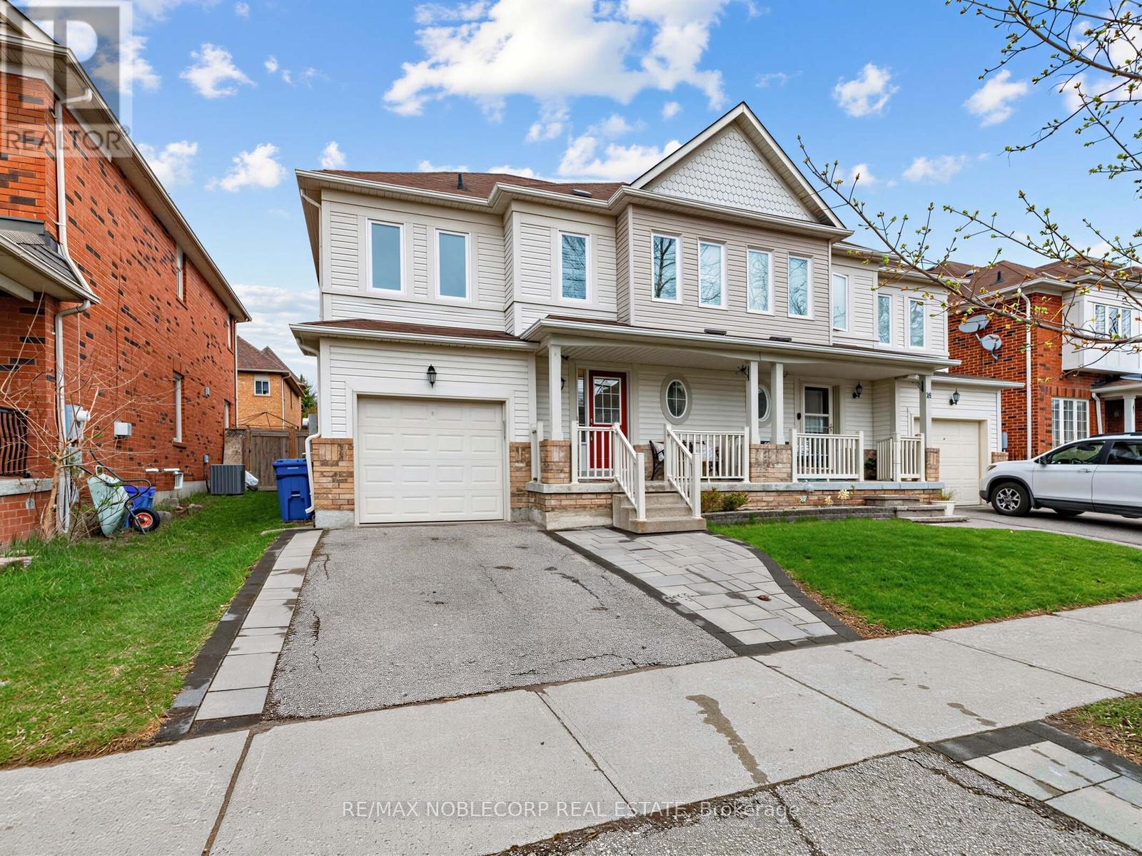 Semi-Detached/Link at 14 OSTICK STREET, Aurora (Bayview Wellington)