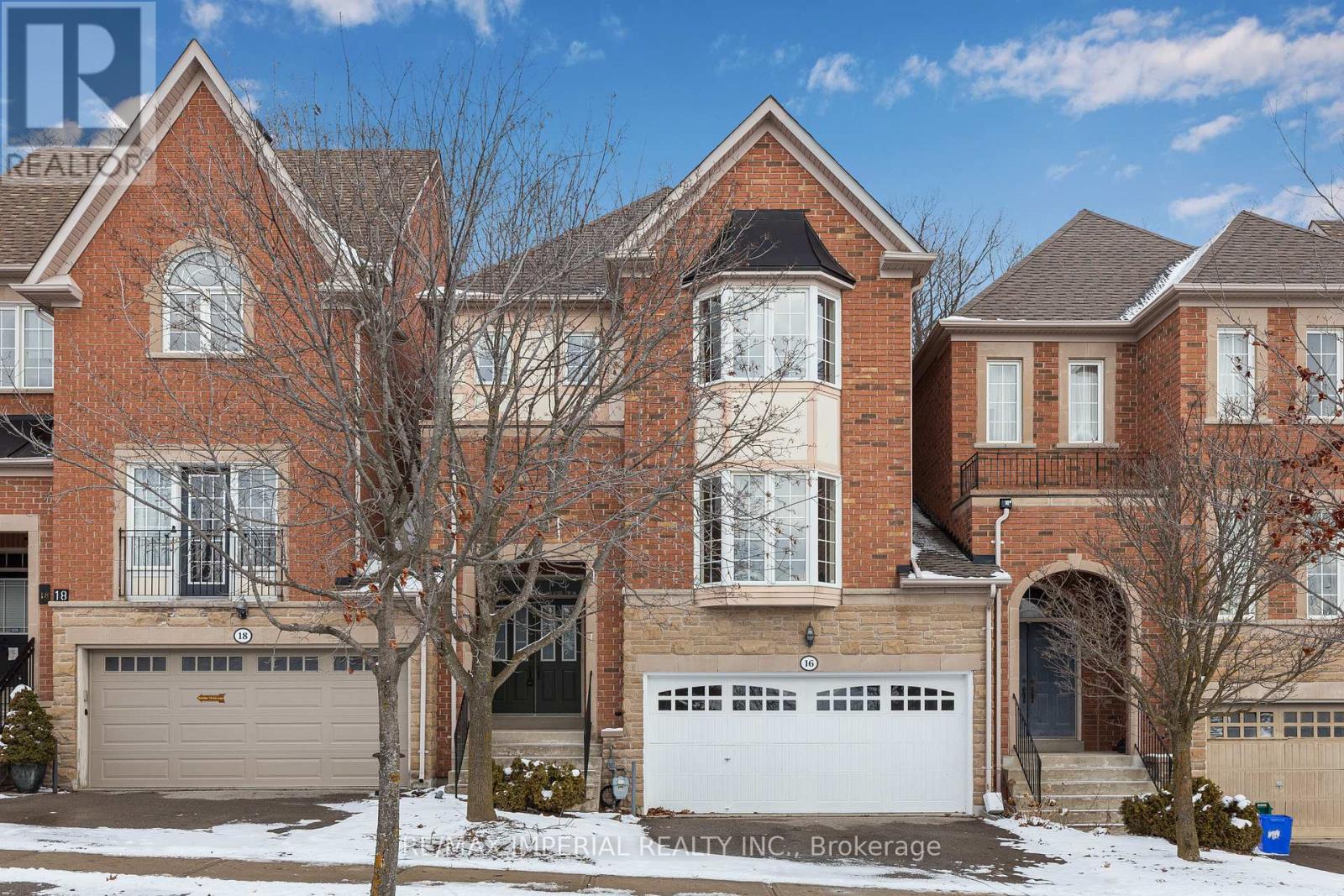Townhouse at 16 CARRIAGE HOUSE COURT, Richmond Hill (Jefferson)