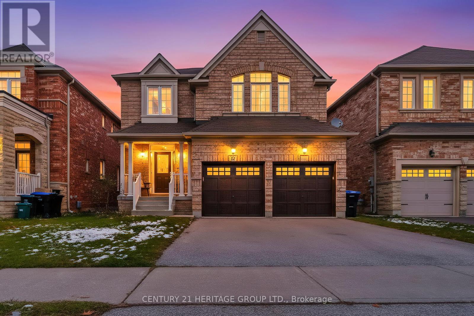 Detached at 32 AMBERWING LANDING, Bradford West Gwillimbury (Bradford)