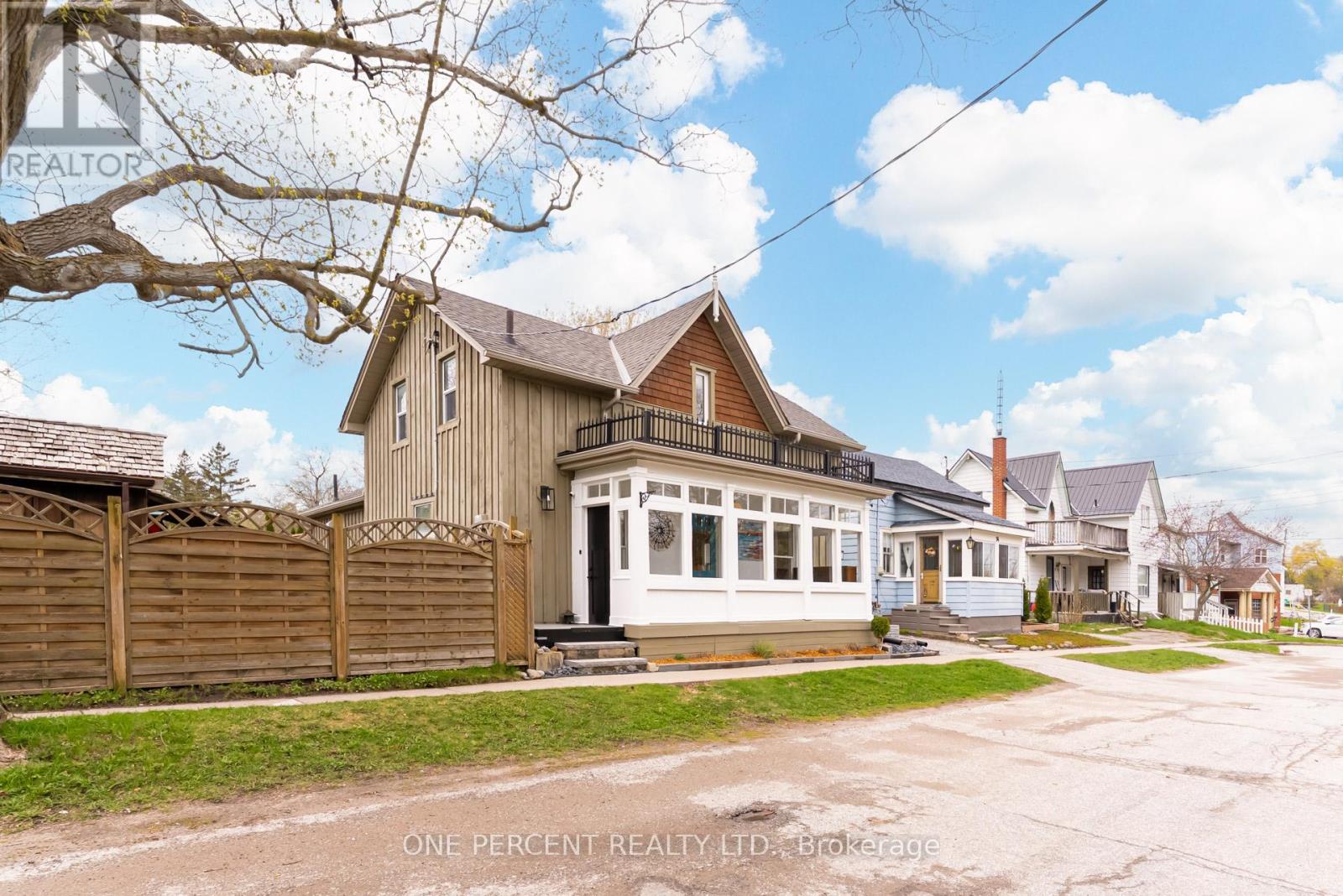 Detached at 90 TORONTO STREET N, Uxbridge