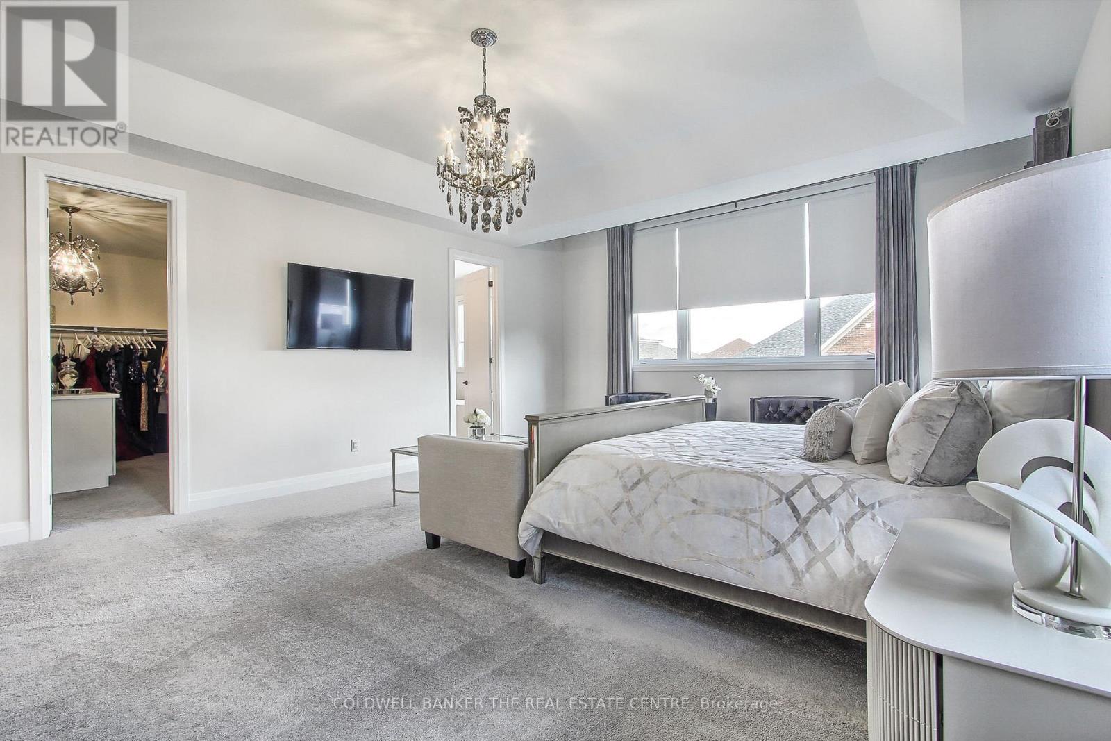 Detached at 92 MAPLE FIELDS CIRCLE, Aurora
