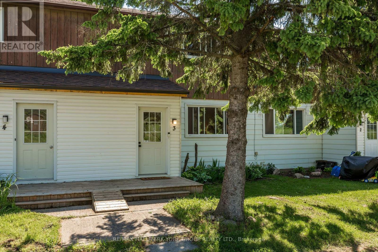 Townhouse at 3 - 3170 15TH SIDE ROAD, King