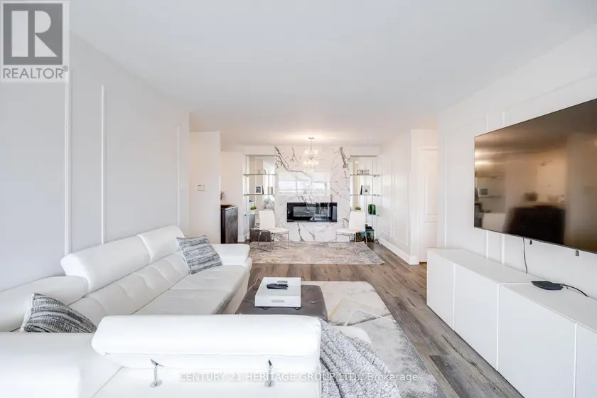 Apartment at 707 - 7 TOWNSGATE DRIVE, Vaughan