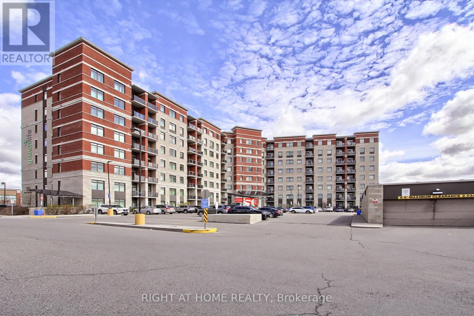 Apartment at 422 - 39 NEW DELHI DRIVE E, Markham (Cedarwood)