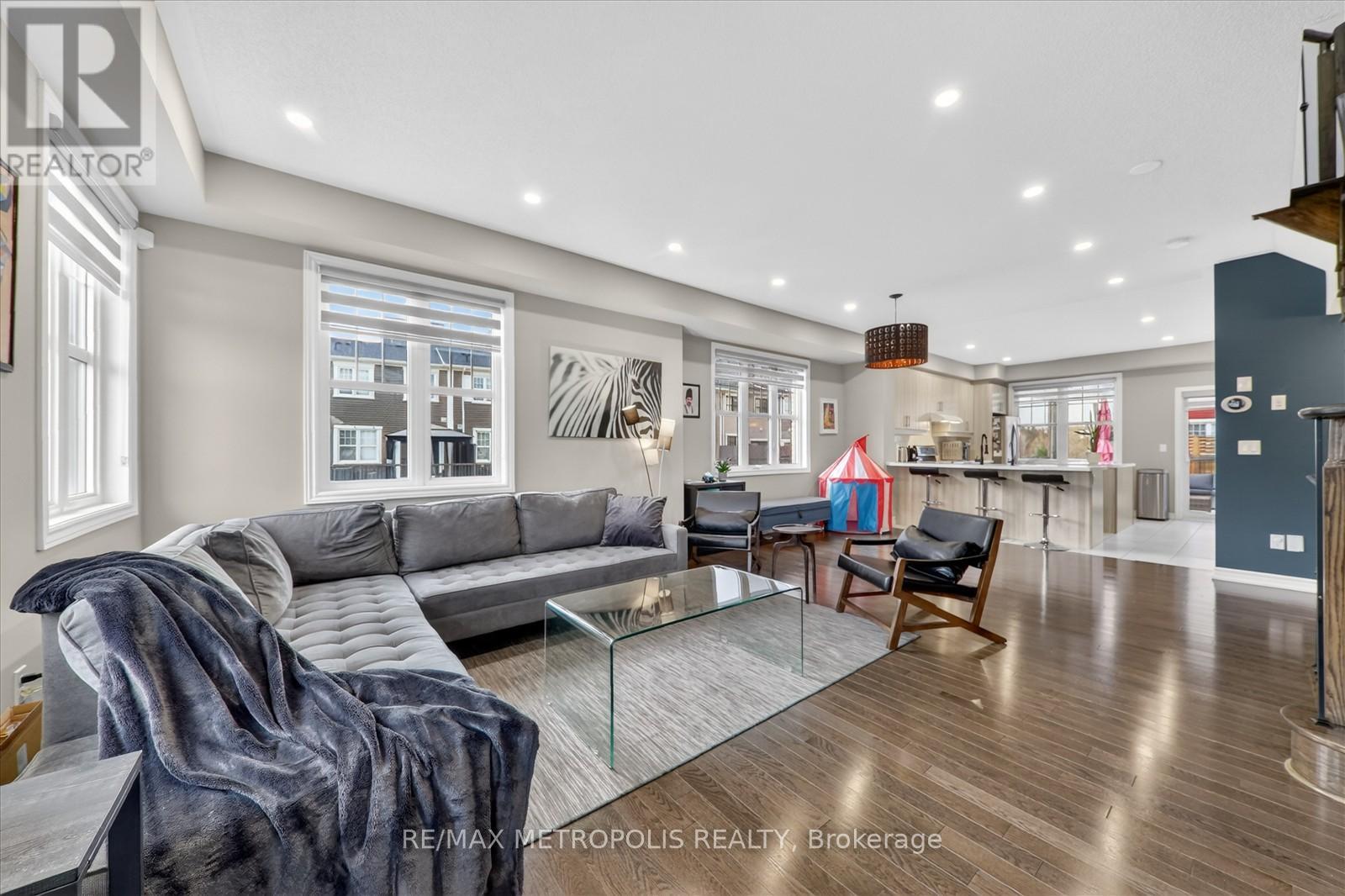 Townhouse at 1 BOADWAY CRESCENT, Whitchurch-Stouffville (Stouffville)