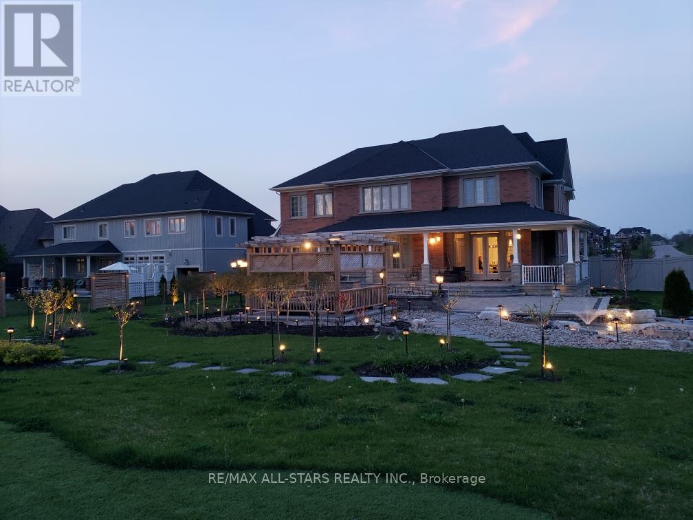 Detached at 37 - 37 COUNTRY CLUB CRESCENT, Uxbridge