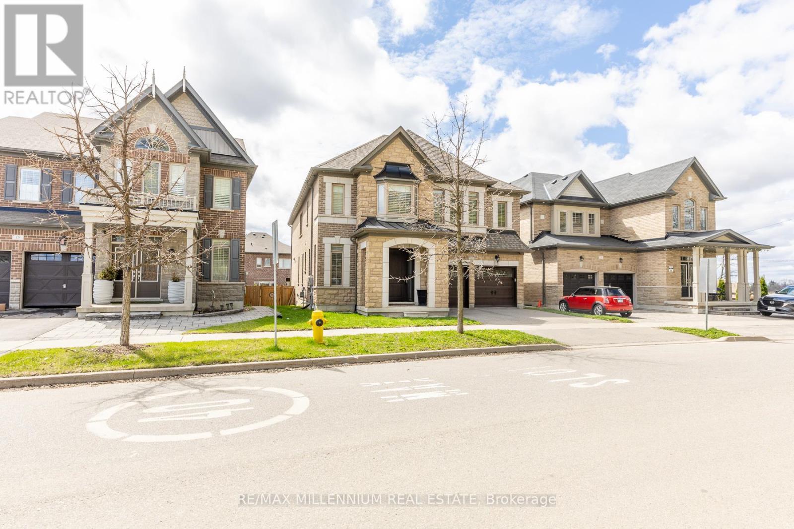 Detached at 11 ALGOMA DRIVE, Vaughan