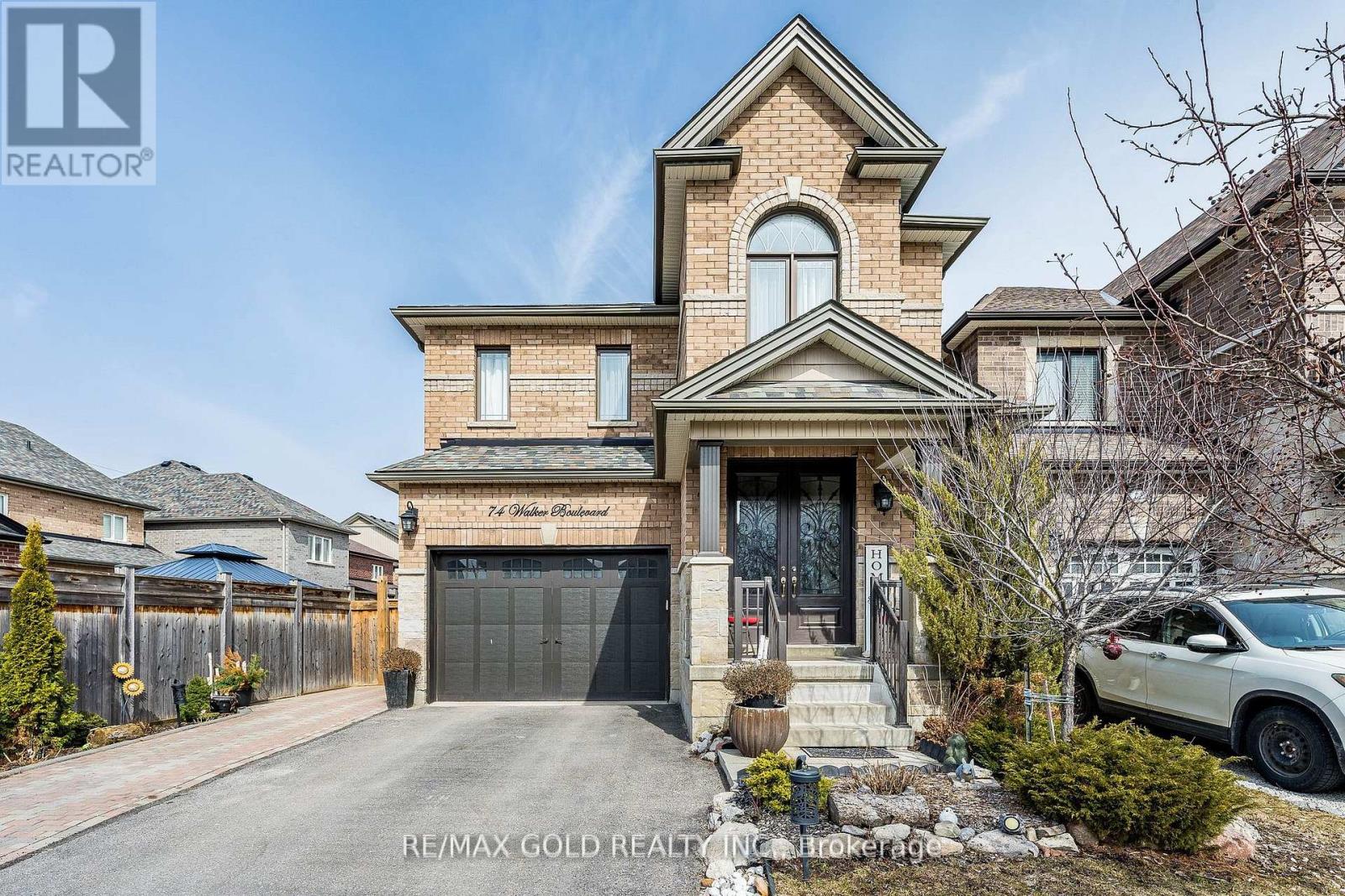 Detached at 74 WALKER BOULEVARD, New Tecumseth (Alliston)
