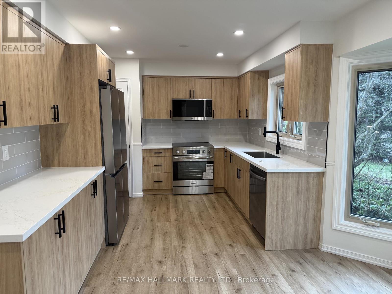Detached at 65 BURTON GROVE S, King (King City)