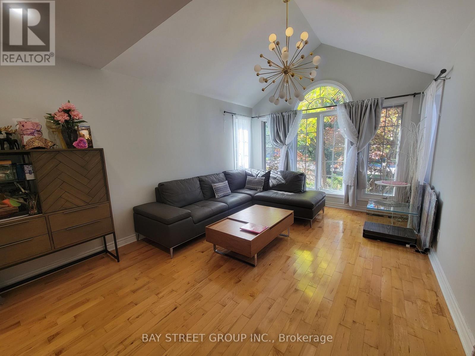 Detached at 98 BROOKEVIEW DRIVE, Aurora (Aurora Highlands)