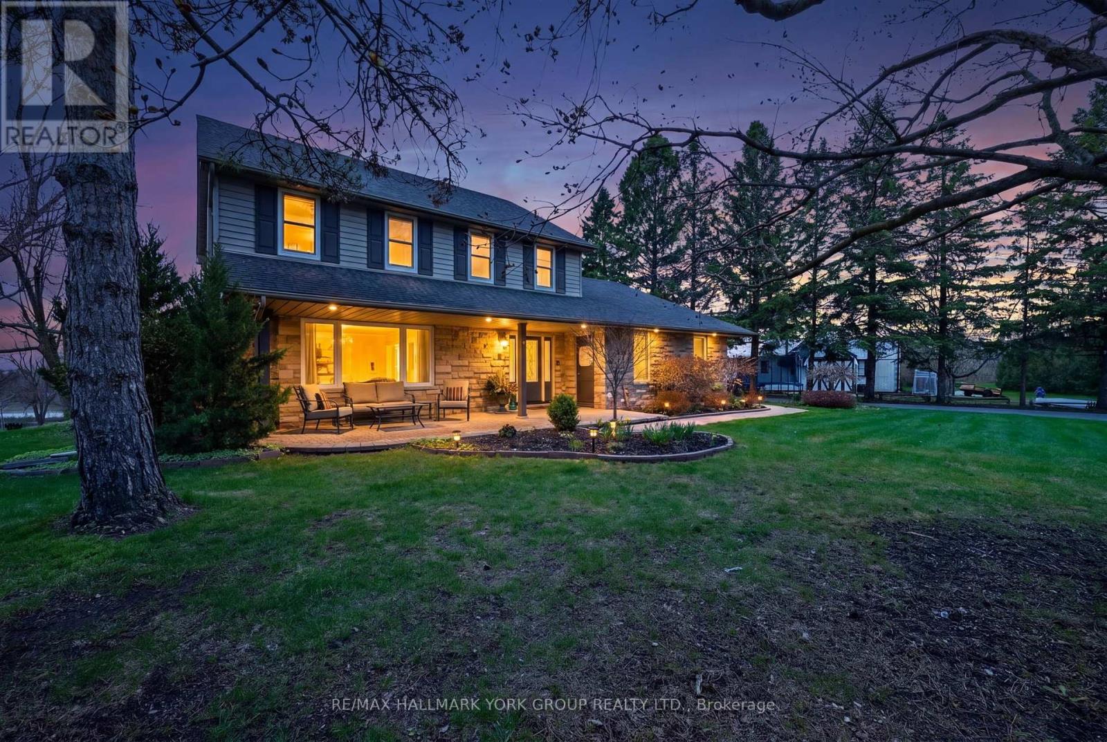 Detached at 8 GRANT COURT, East Gwillimbury (Queensville)