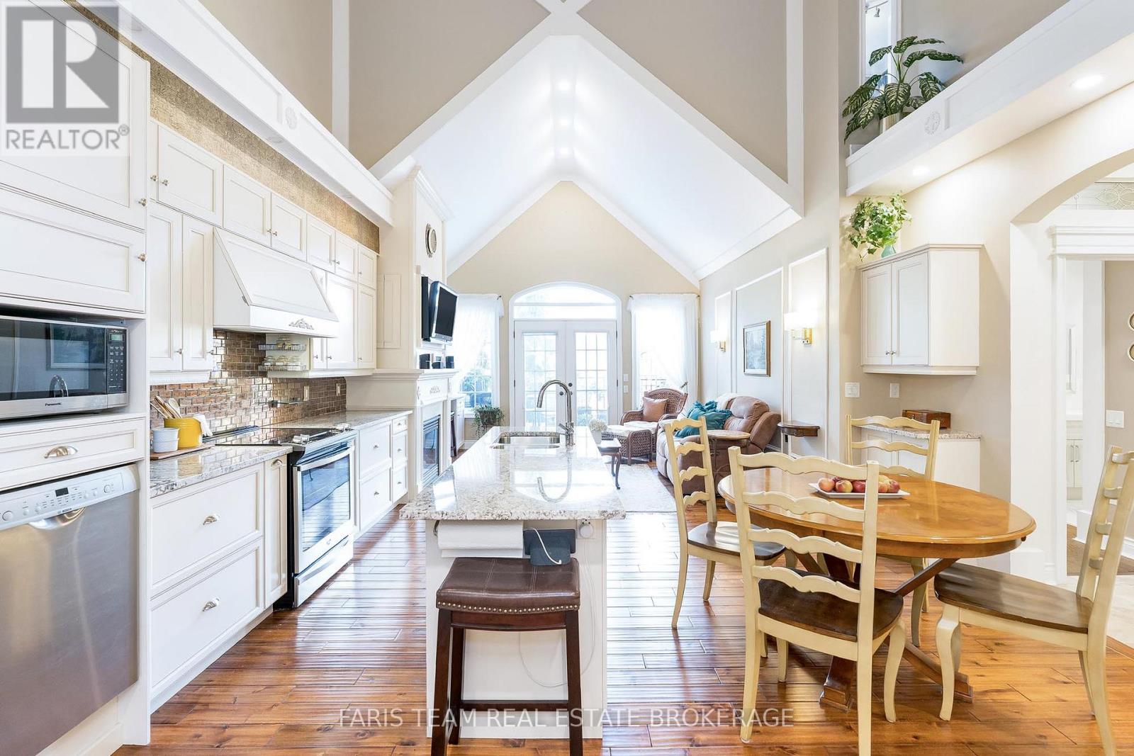 Townhouse at 10 WILTON TRAIL, Aurora