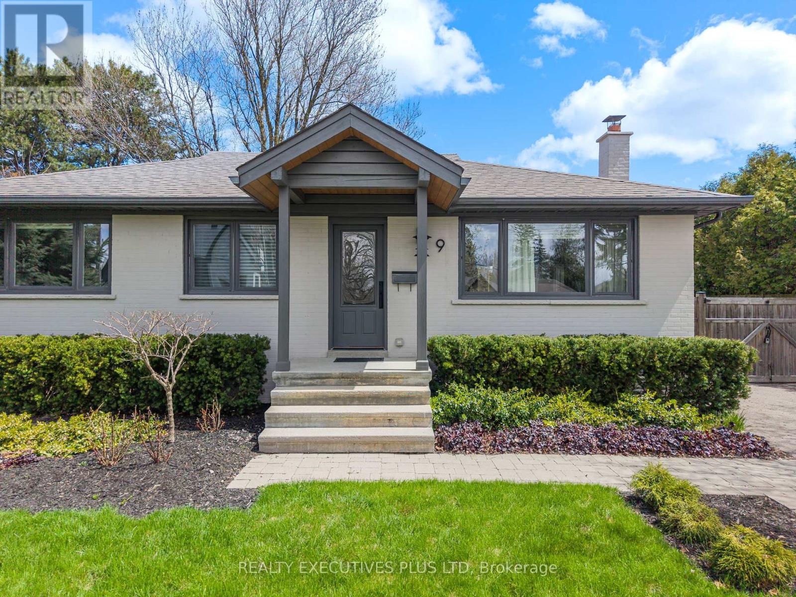 Detached at 9 HAZELBURY DRIVE, King (Nobleton)