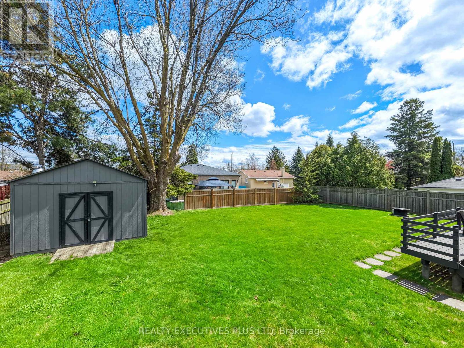 Detached at 9 HAZELBURY DRIVE, King