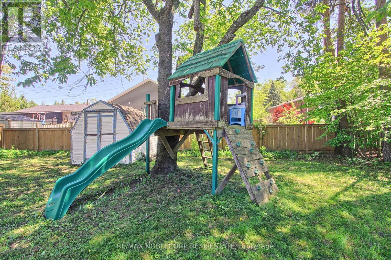 Detached at 17 LARKDALE CRESCENT, Essa