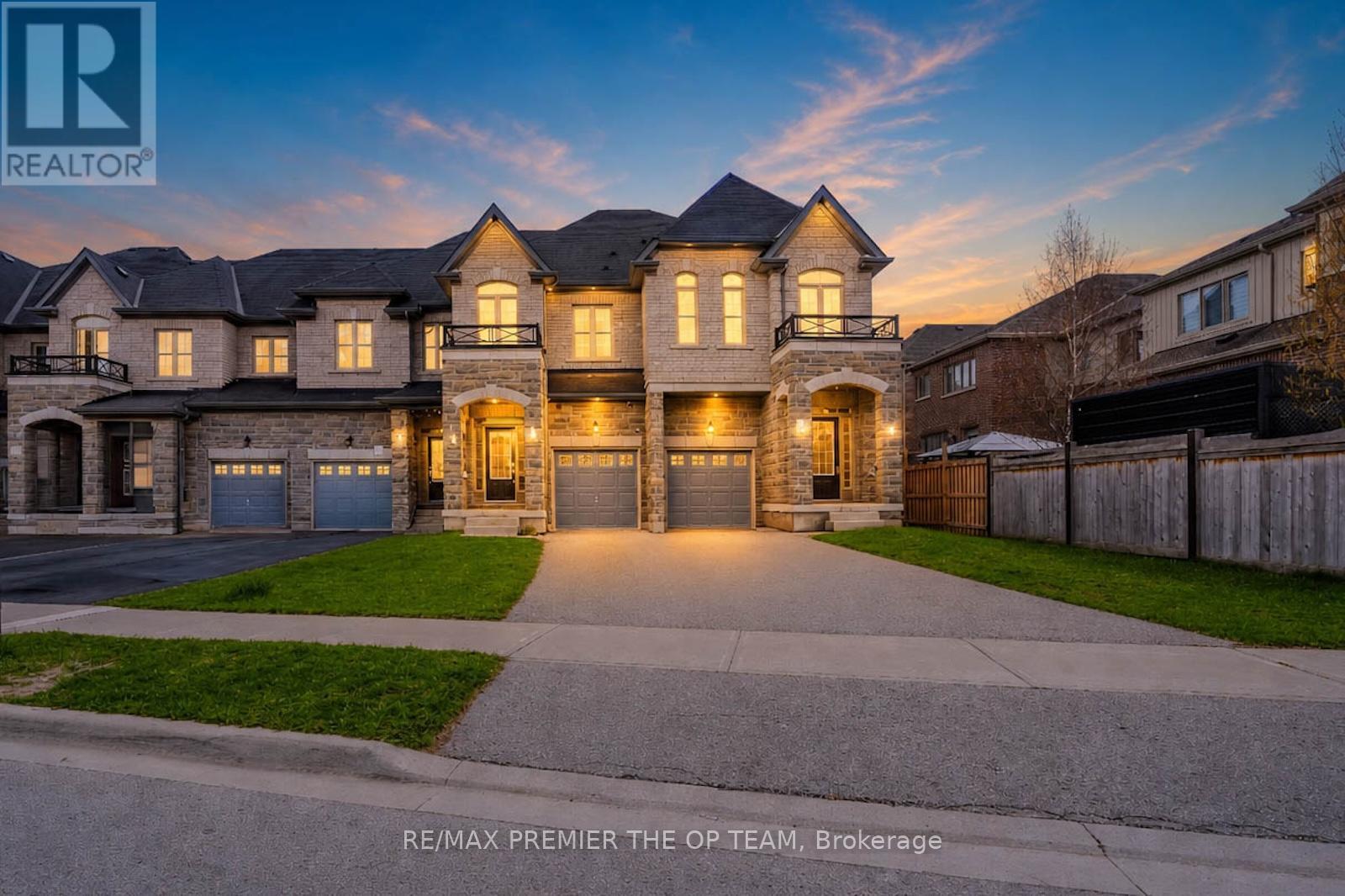Townhouse at 49 WALTER PROCTER ROAD, East Gwillimbury (Sharon)