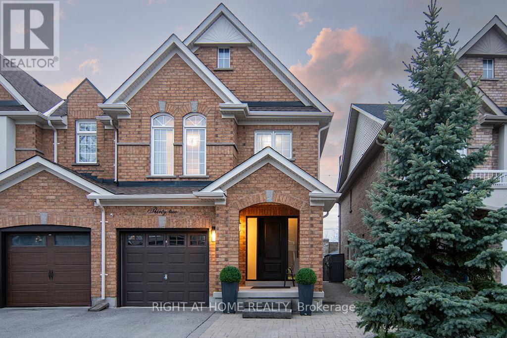 Townhouse at 32 CRESTBANK COURT, Vaughan (Maple)