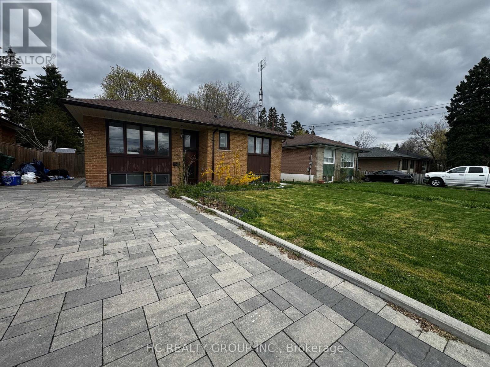 Detached at ABV GND - 83 SUSSEX AVENUE, Richmond Hill (Crosby)
